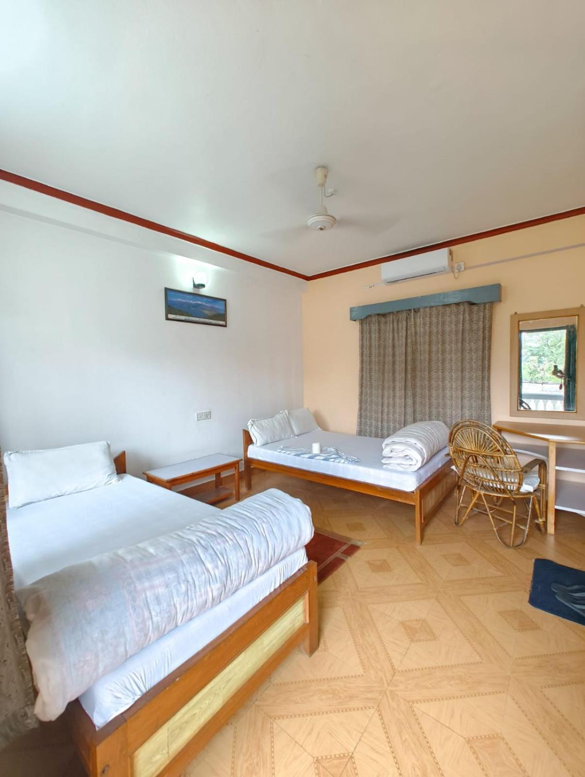 Hotel Mountain View - Lakeside Pokhara Buitenkant foto