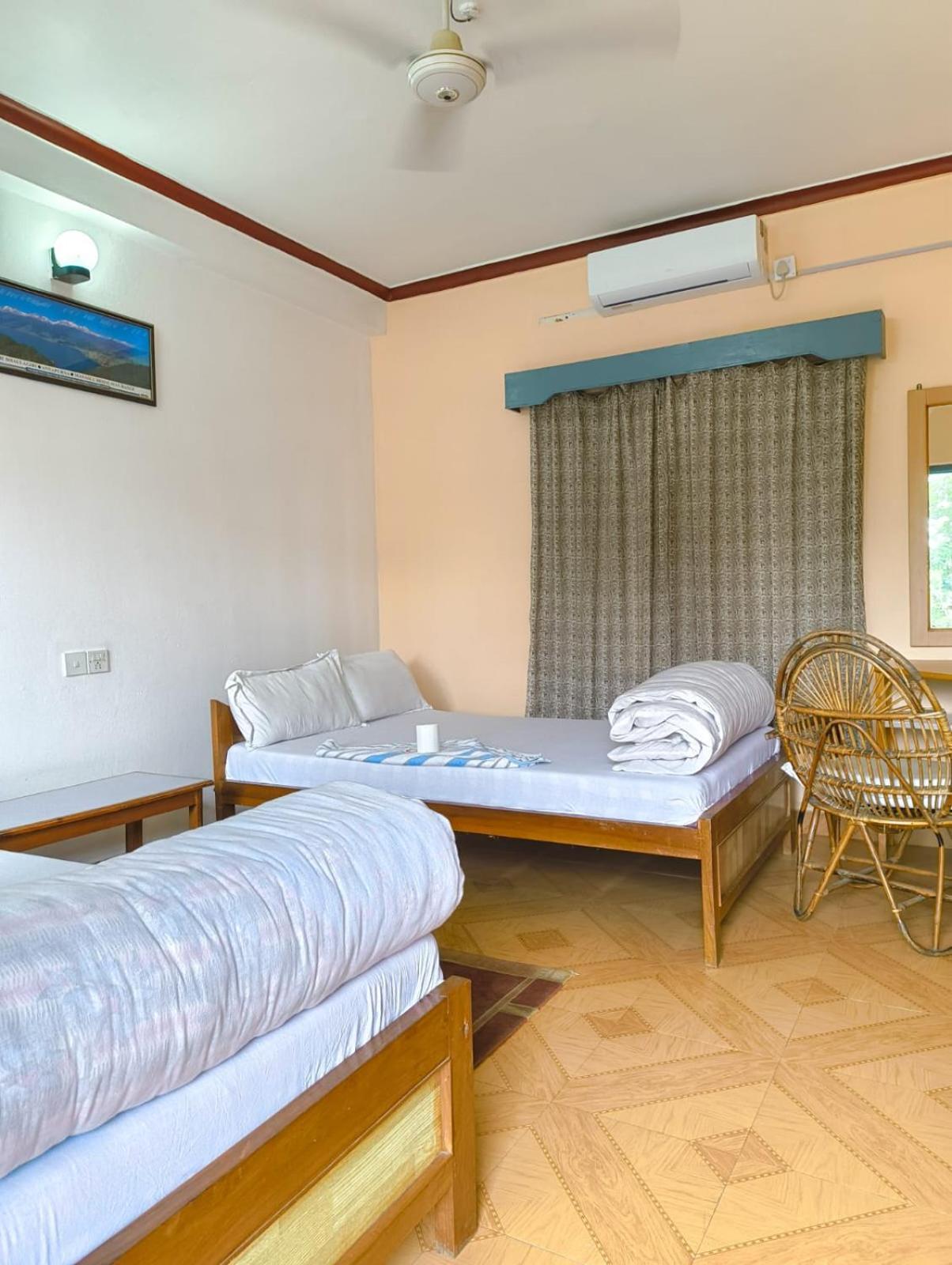 Hotel Mountain View - Lakeside Pokhara Buitenkant foto
