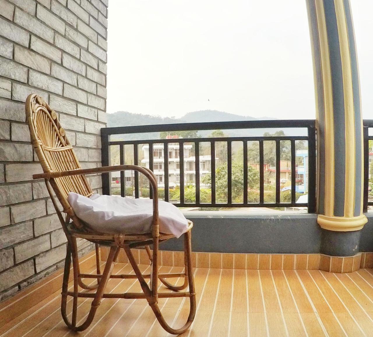 Hotel Mountain View - Lakeside Pokhara Buitenkant foto